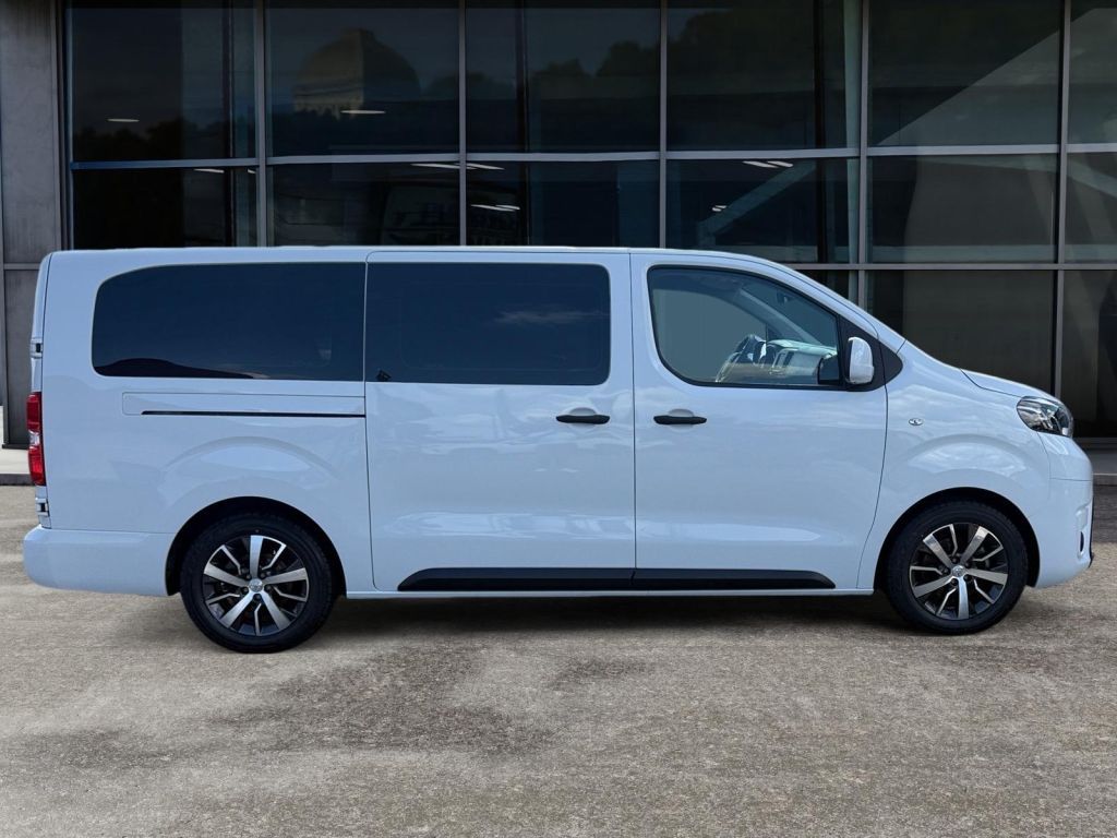 Fahrzeugabbildung Toyota Proace 2,0-l-D-4D L2 (9-Si.) Verso Shuttle