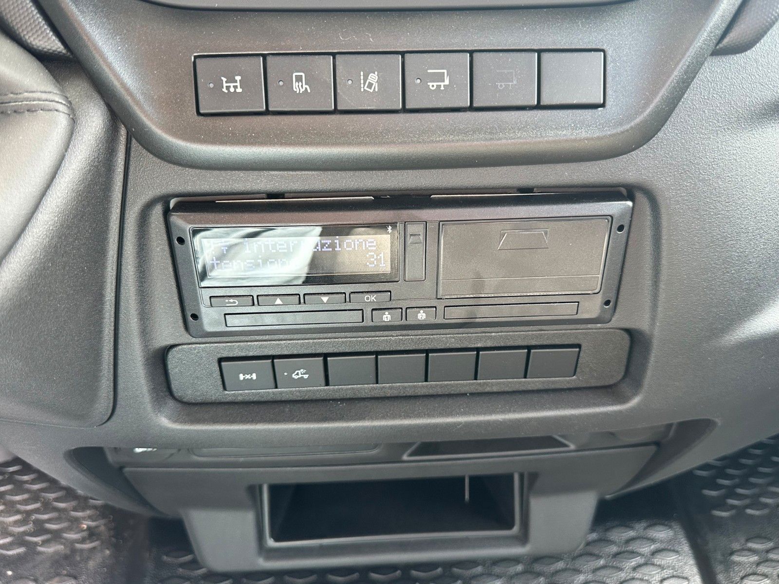 Fahrzeugabbildung Iveco Daily 70C18 H 3.0L *R3.750mm*AHK*Luft*Sperre*