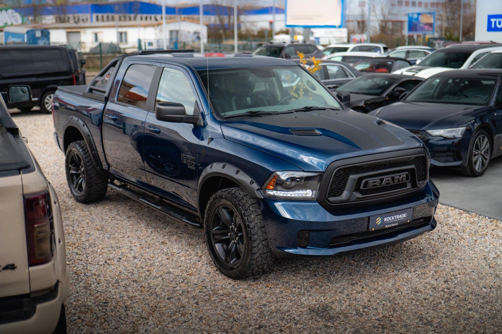 Fahrzeugabbildung Dodge RAM 5.7 V8 HEMI 4x4 OFFROAD Night Edition *19%*
