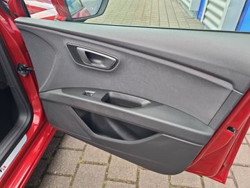 Fahrzeugabbildung SEAT Leon FR 1.5 TSI Panorama 18 Zoll Navi Klima