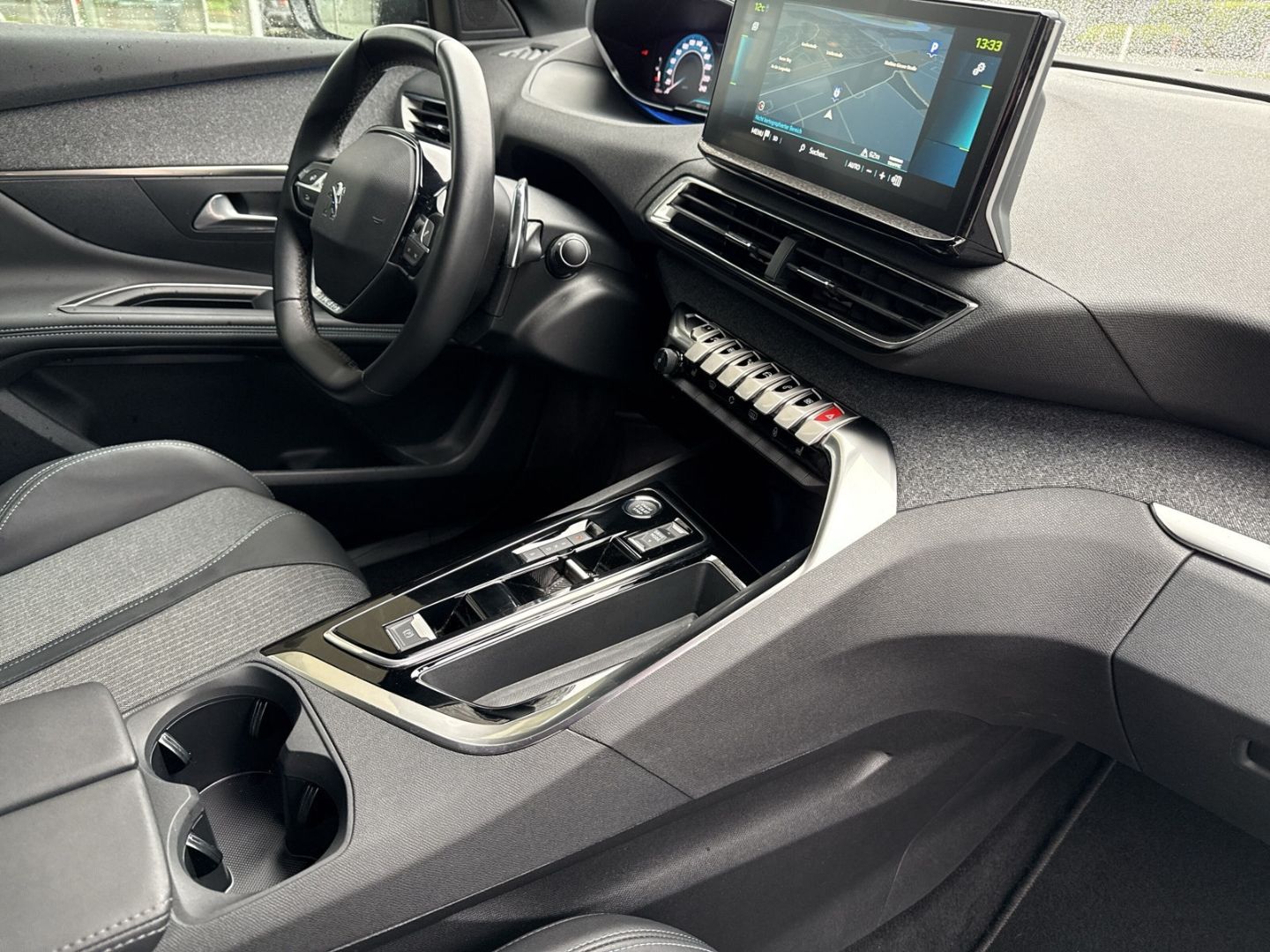 Fahrzeugabbildung Peugeot 3008 Hybrid 225 Allure Pack Navi Digitales Cockp