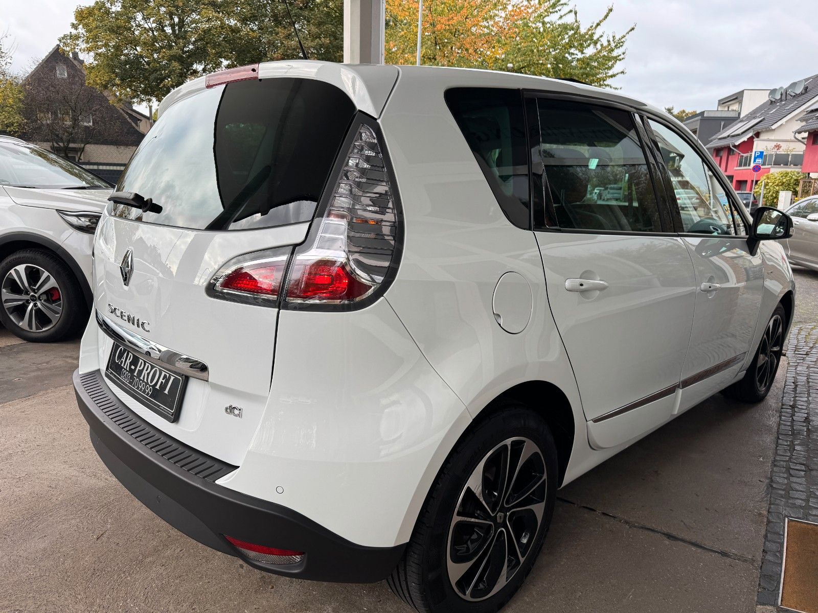 Fahrzeugabbildung Renault Scenic III BOSE Edition Autom. Navi/Panorama