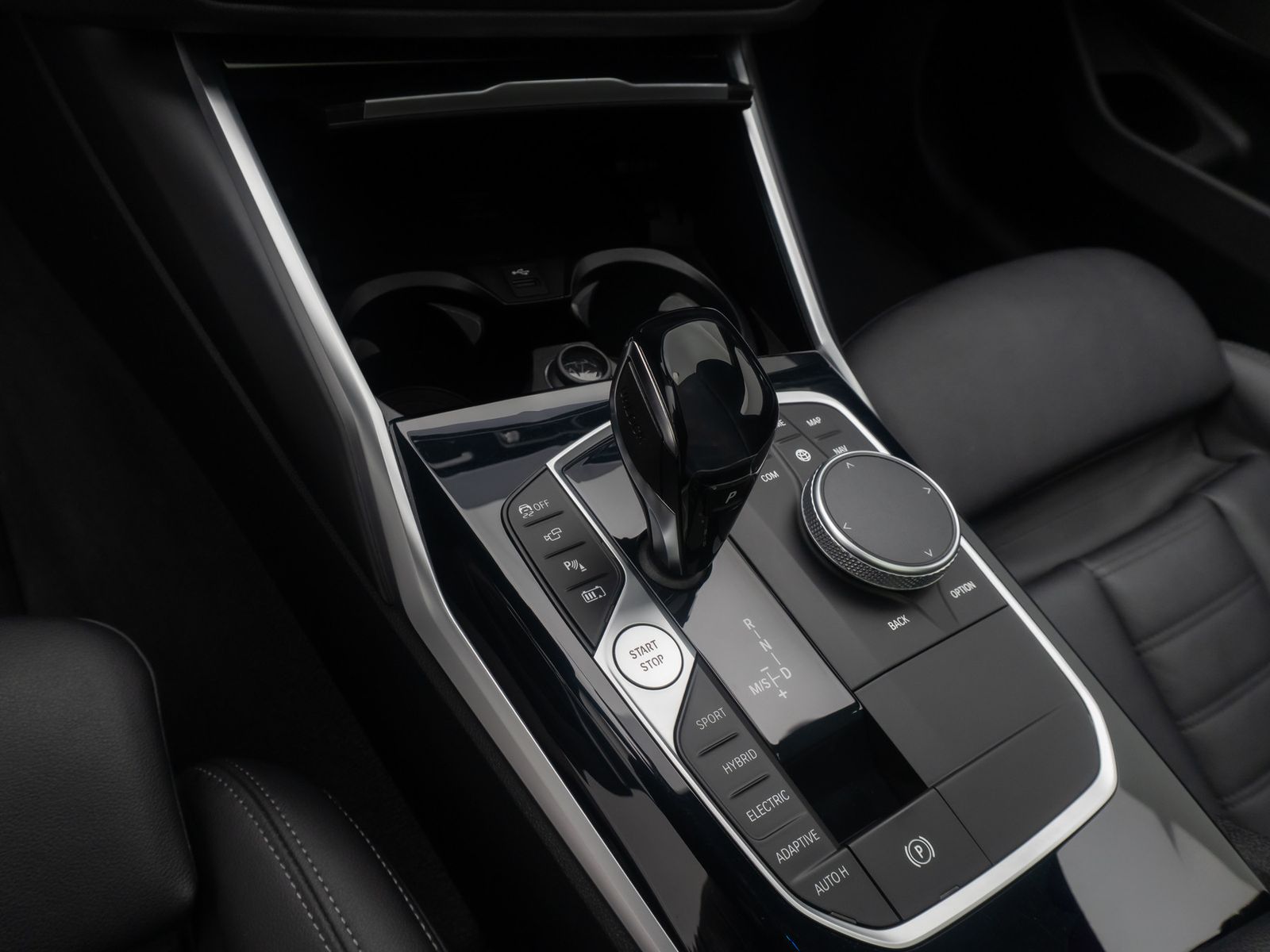 Fahrzeugabbildung BMW 330e M Sport Panorama DAB HUD 360&deg; H/K 19Zoll