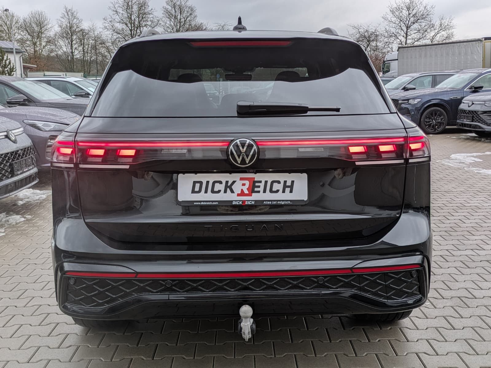Fahrzeugabbildung Volkswagen Tiguan 2.0 TDI 4M R-Line PANO*H&K*AHK*MATRIX*20"