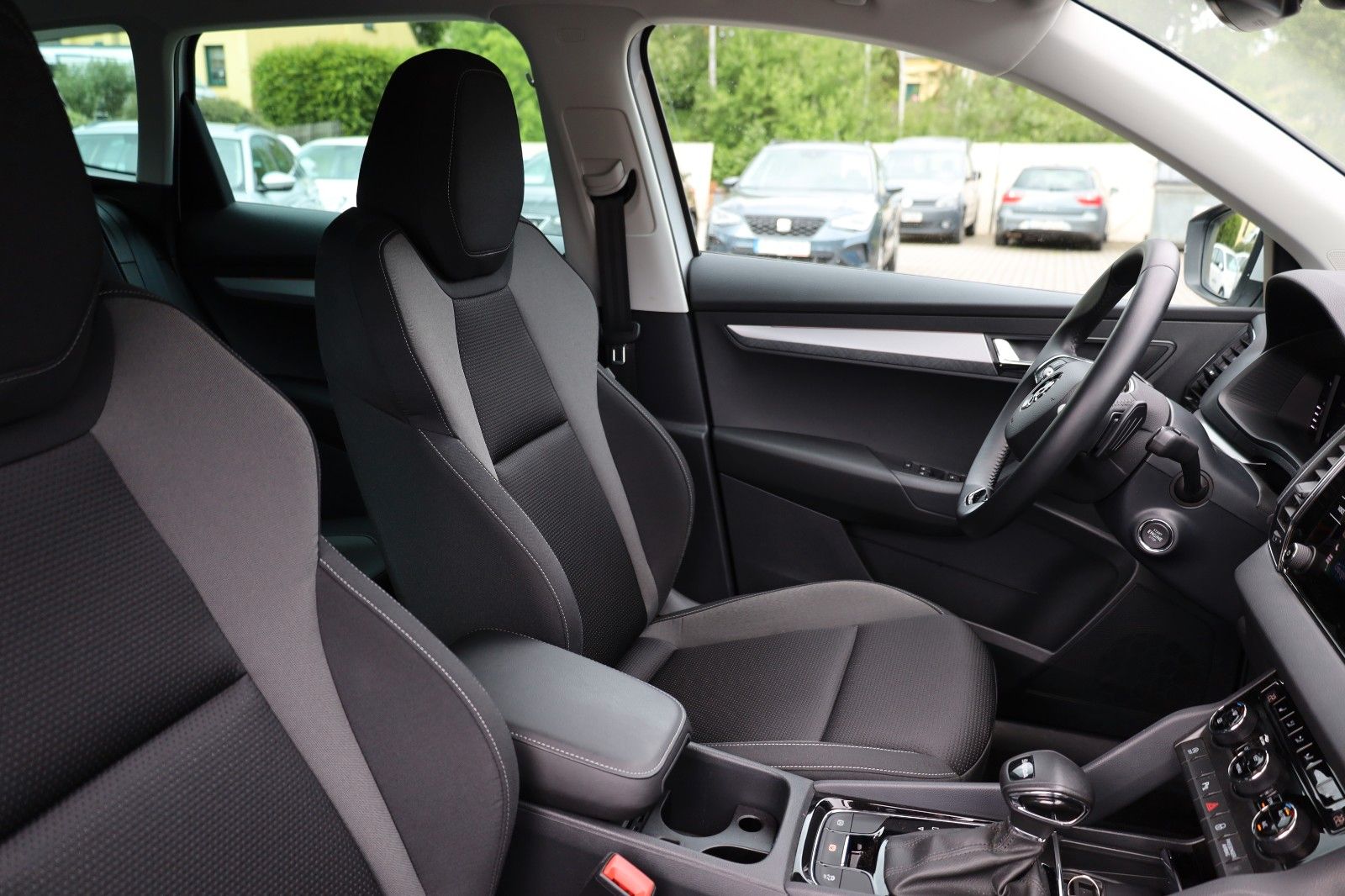 Fahrzeugabbildung SKODA Karoq Ambition 1.5 ACT DSG *Smart Link *SHZ