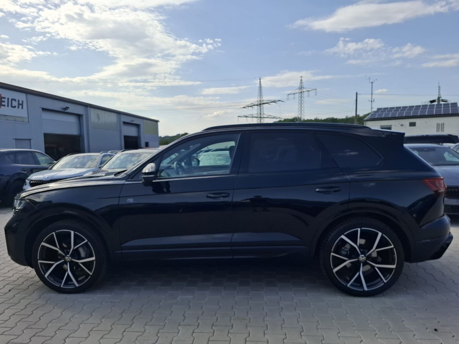 Fahrzeugabbildung Volkswagen Touareg 3.0TDI 4M R-Line VOLL Black 22" UPE 114T