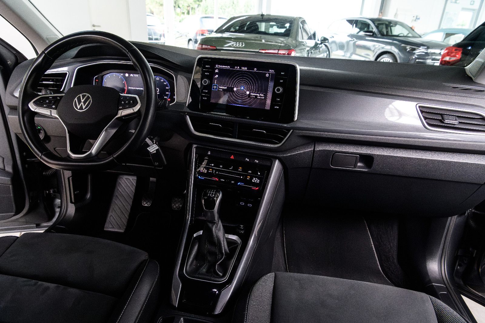 Fahrzeugabbildung Volkswagen T-Roc Style+LED+AHK+ACC+SHZ+GJR+APPCONNECT