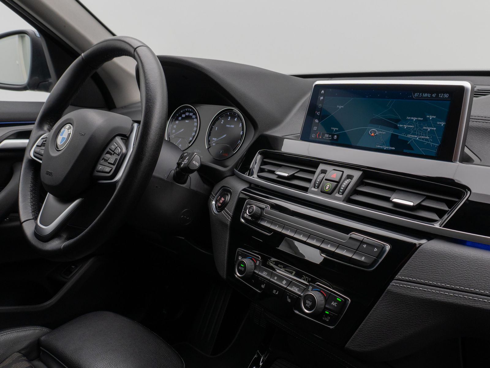 Fahrzeugabbildung BMW X1 sD18i xLine Kamera DAB HiFi DrivAssist Sport