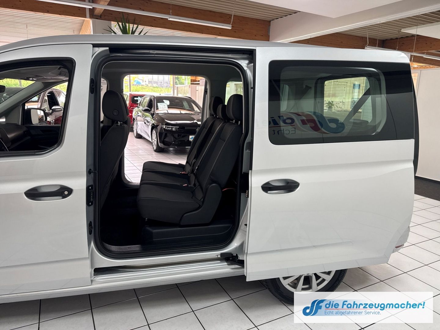 Fahrzeugabbildung Ford Grand Tourneo Connect Trend 7-Sitzer Apple CarPl