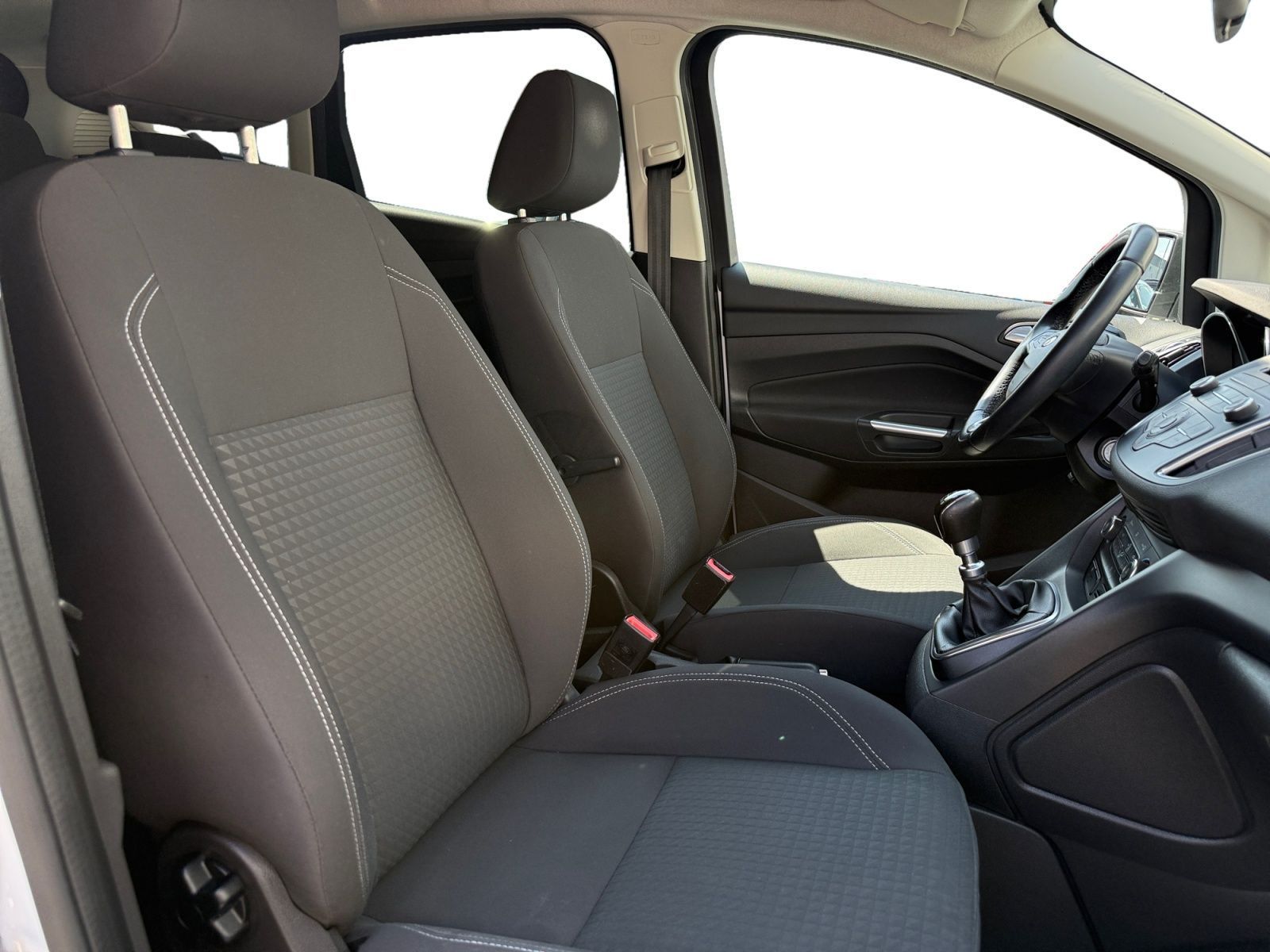 Fahrzeugabbildung Ford C-Max Trend 1,0 EcoBoost TEMPO Sitzhzg.
