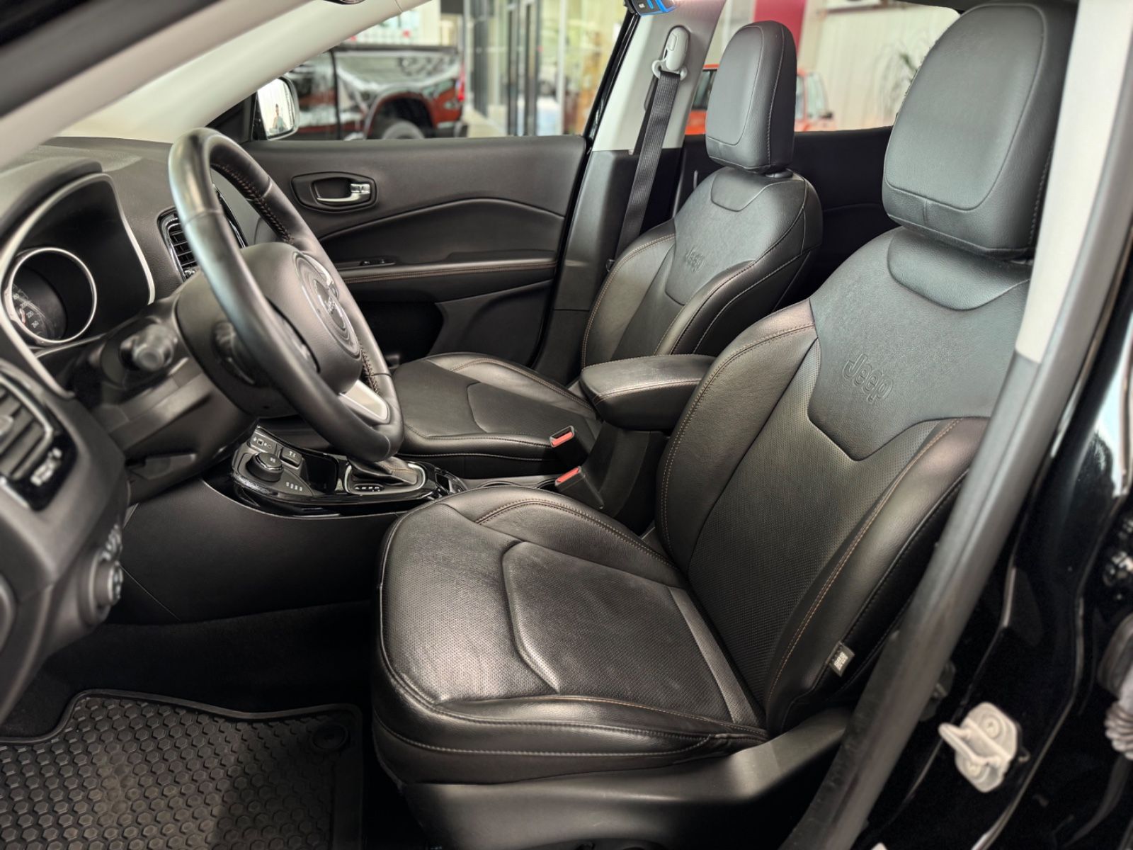 Fahrzeugabbildung Jeep Compass 1.4 T Limited 4WD "AHK GJR Luxus-Paket "