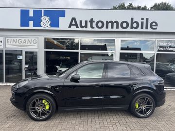 Porsche Cayenne - 1
