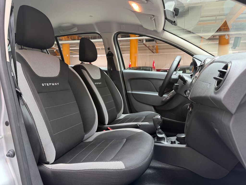 DACIA Sandero II Stepway Prestige|Automatik|Navi|17tkm DACIA Sandero II Stepway Prestige|Automatik|Navi|17tkm