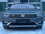 Volkswagen Passat Alltrack DSG 4MOT/HUp/KAM/PAN/ACC/AHK/ - silberne Volkswagen Passat Alltrack