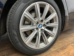 BMW 520 d M Sport Line / 2.HD / NUR 87.tKM /PANORAMA BMW 520 d M Sport Line / 2.HD / NUR 87.tKM /PANORAMA