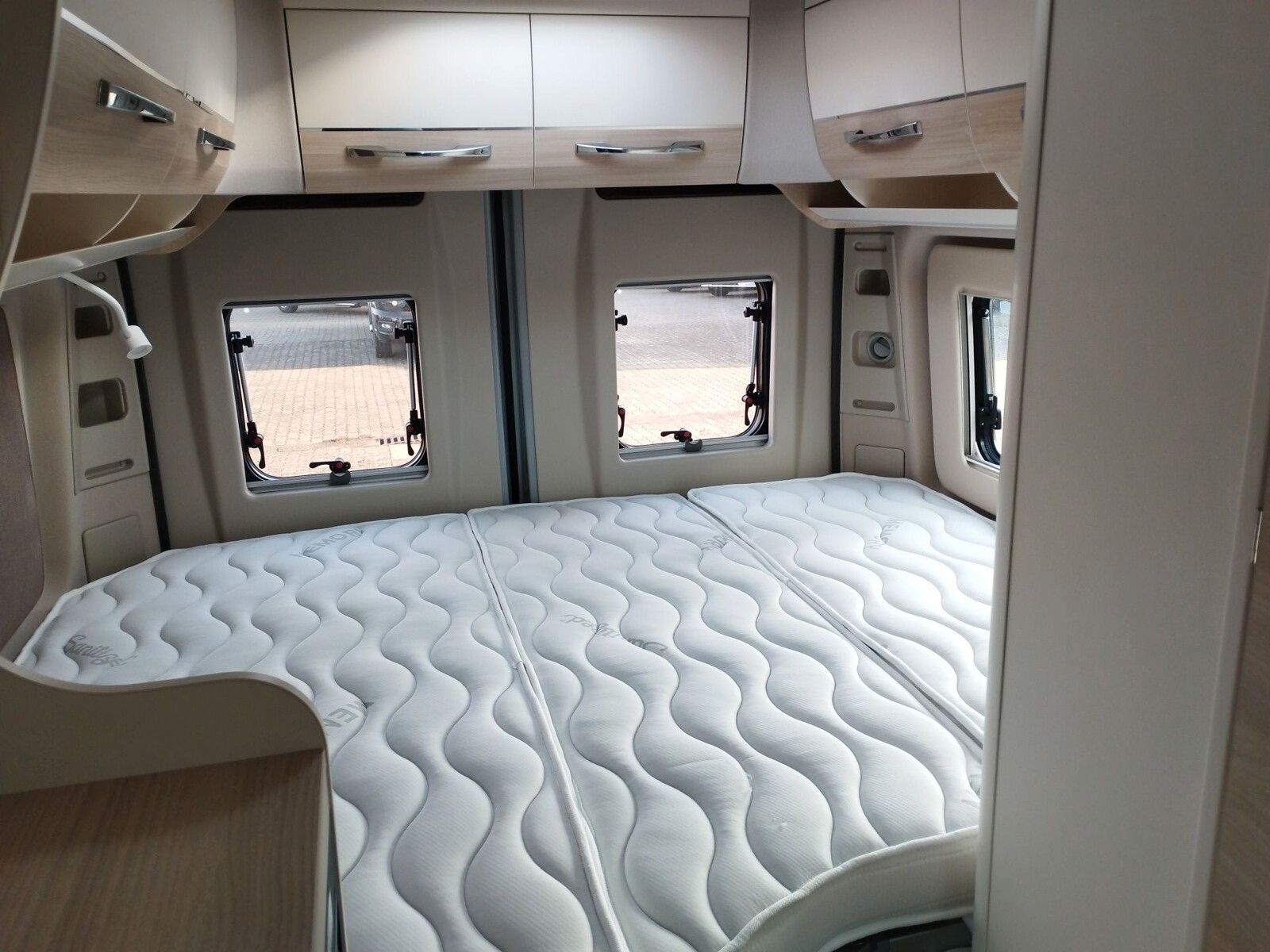 Fahrzeugabbildung Eura Mobil Van V 595 HB Alufelgen, RFK, Captain-Chair-Sitze