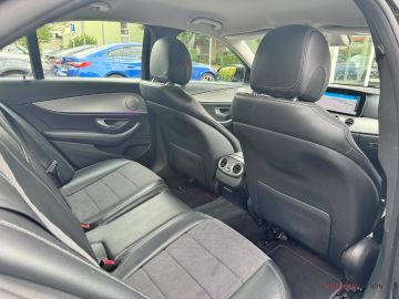Mercedes E 220 - 12