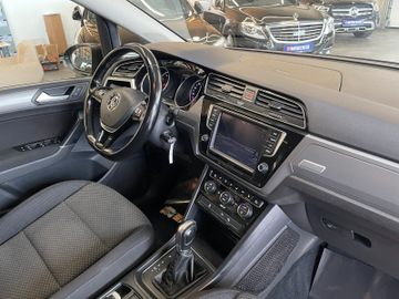 MYAUTOCENTER – Gebraucht- und Jahreswagen mit Werkstattservice in Pfaffenhofen Volkswagen Touran Comfortline BMTStart-Stopp *7-Sitzer*TÜV