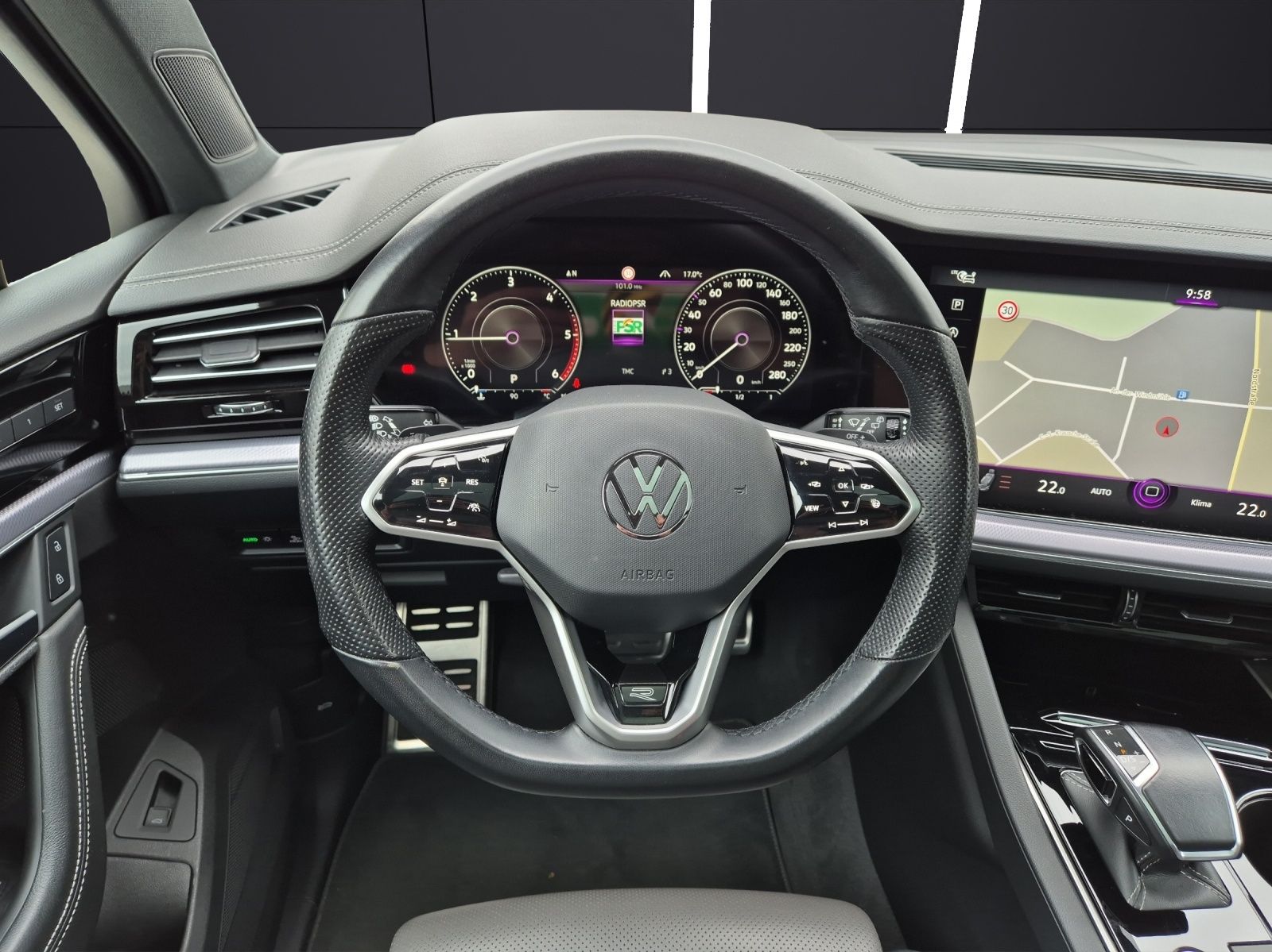 Fahrzeugabbildung Volkswagen Touareg TDI R-Line 4M Matrix Luft Navi Pano Lede