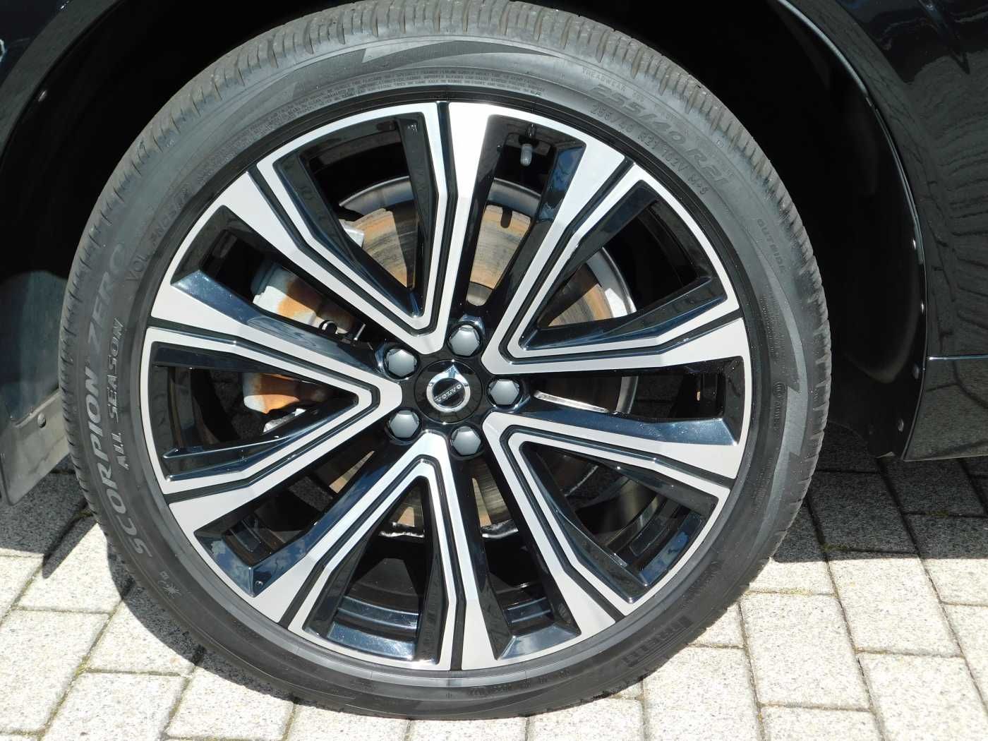 Fahrzeugabbildung Volvo XC60 T6 AWD Recharge R-Design