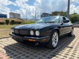 Jaguar XJR 4.0 XJR - schwarze Jaguar XJR