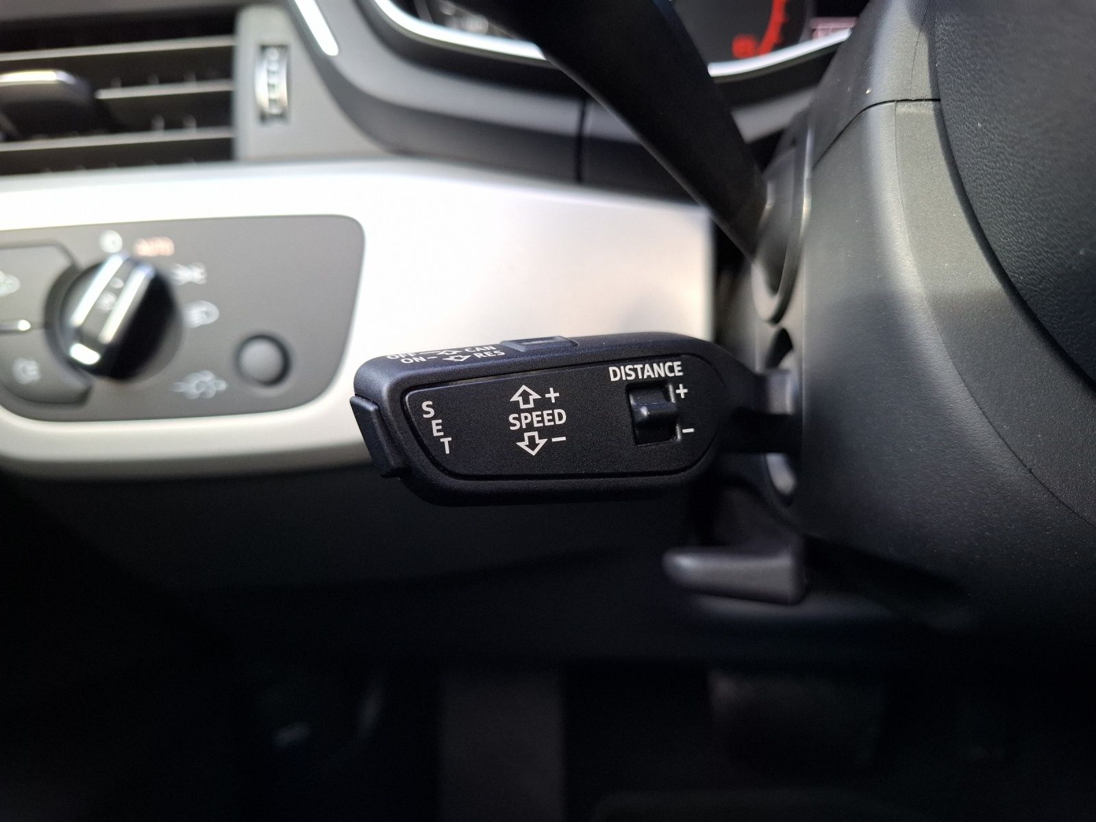 Fahrzeugabbildung Audi A4 Avant 40 TDI advanced quattro S-tronic LED AH