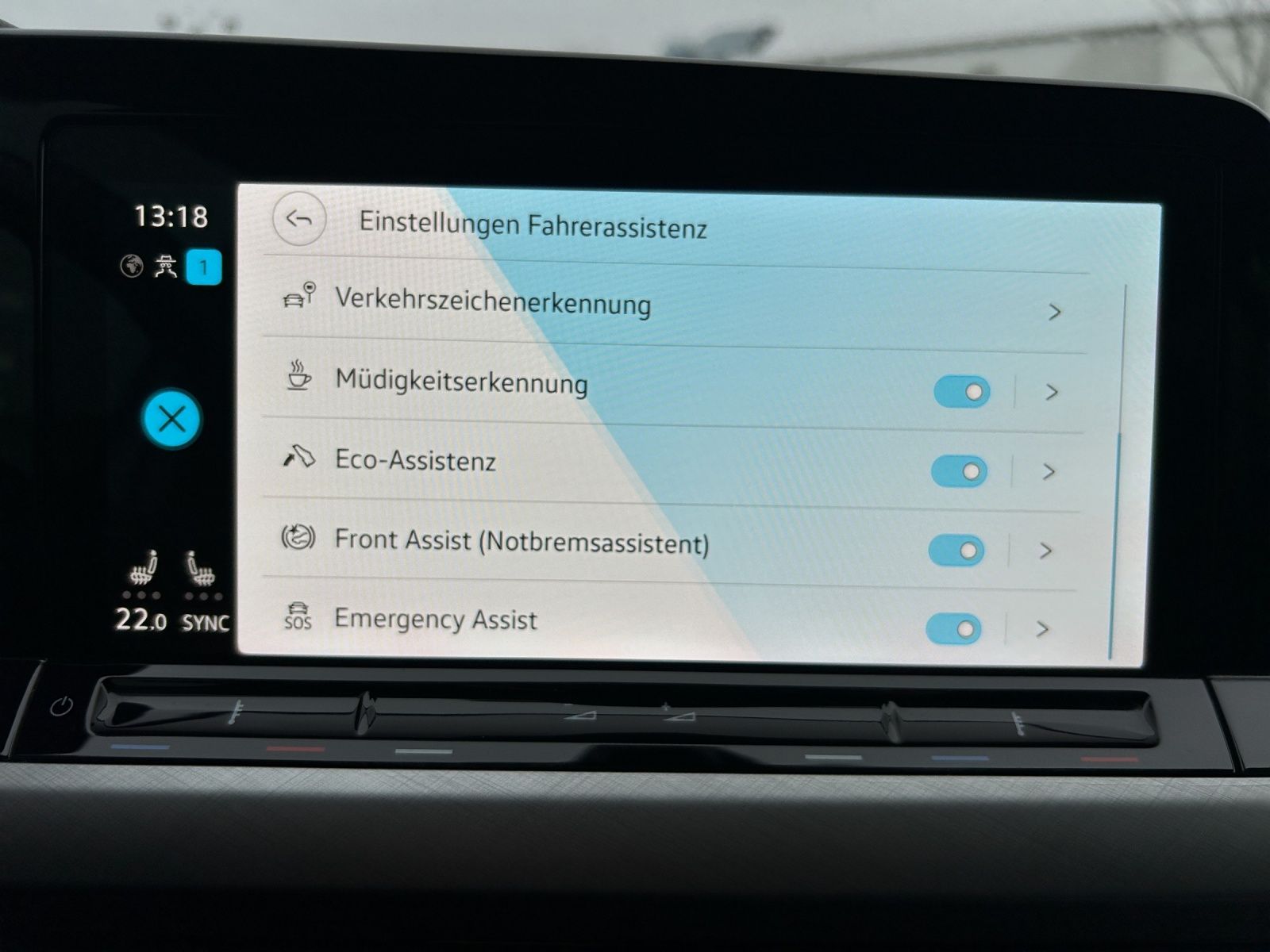 Fahrzeugabbildung Volkswagen Golf VIII Variant Business TDI DSG LED ACC SHZ P