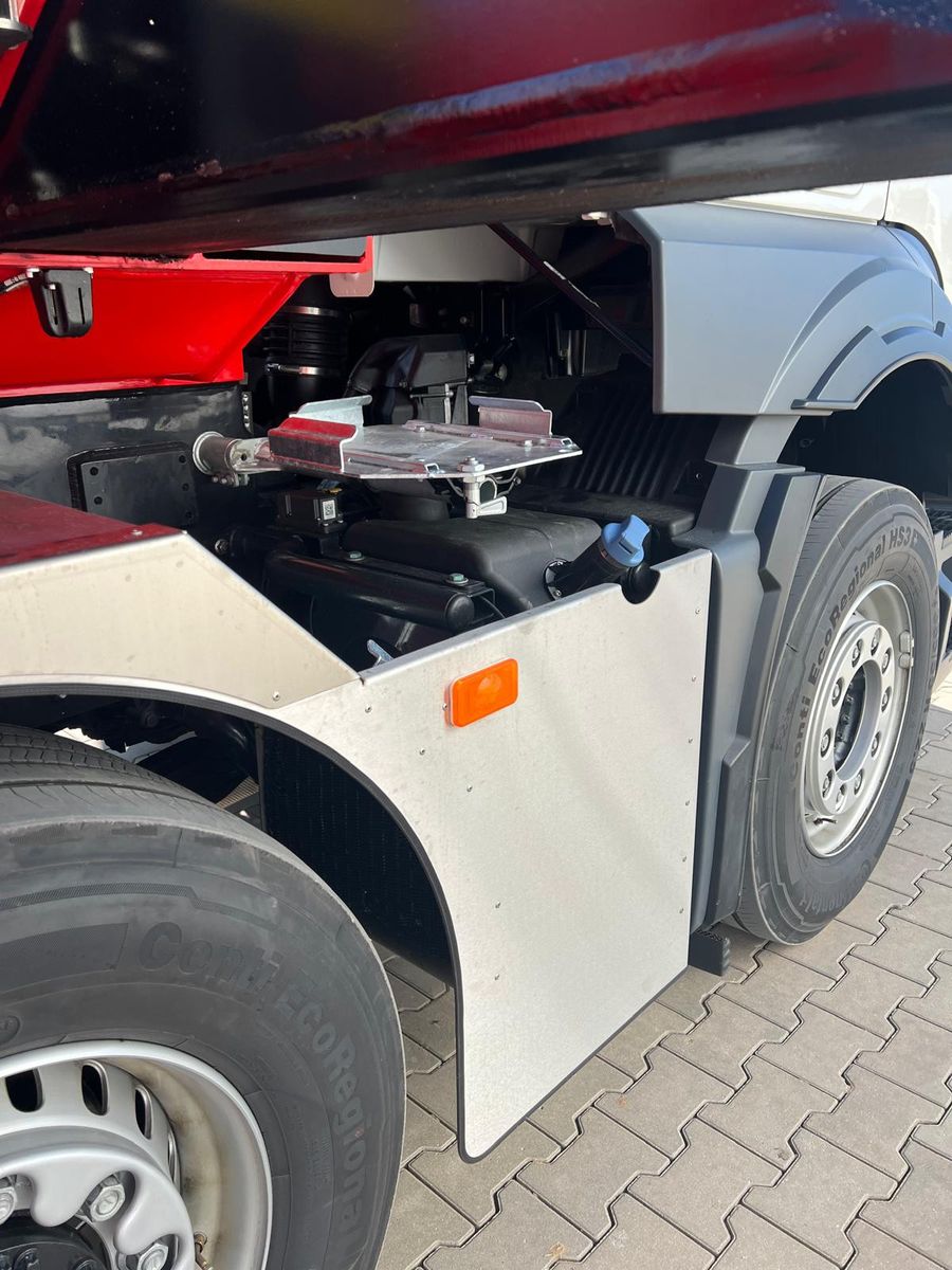 Fahrzeugabbildung MAN MAN 8x4 mit F1150RA.2.28 L616 Winde, 2.per. Korb