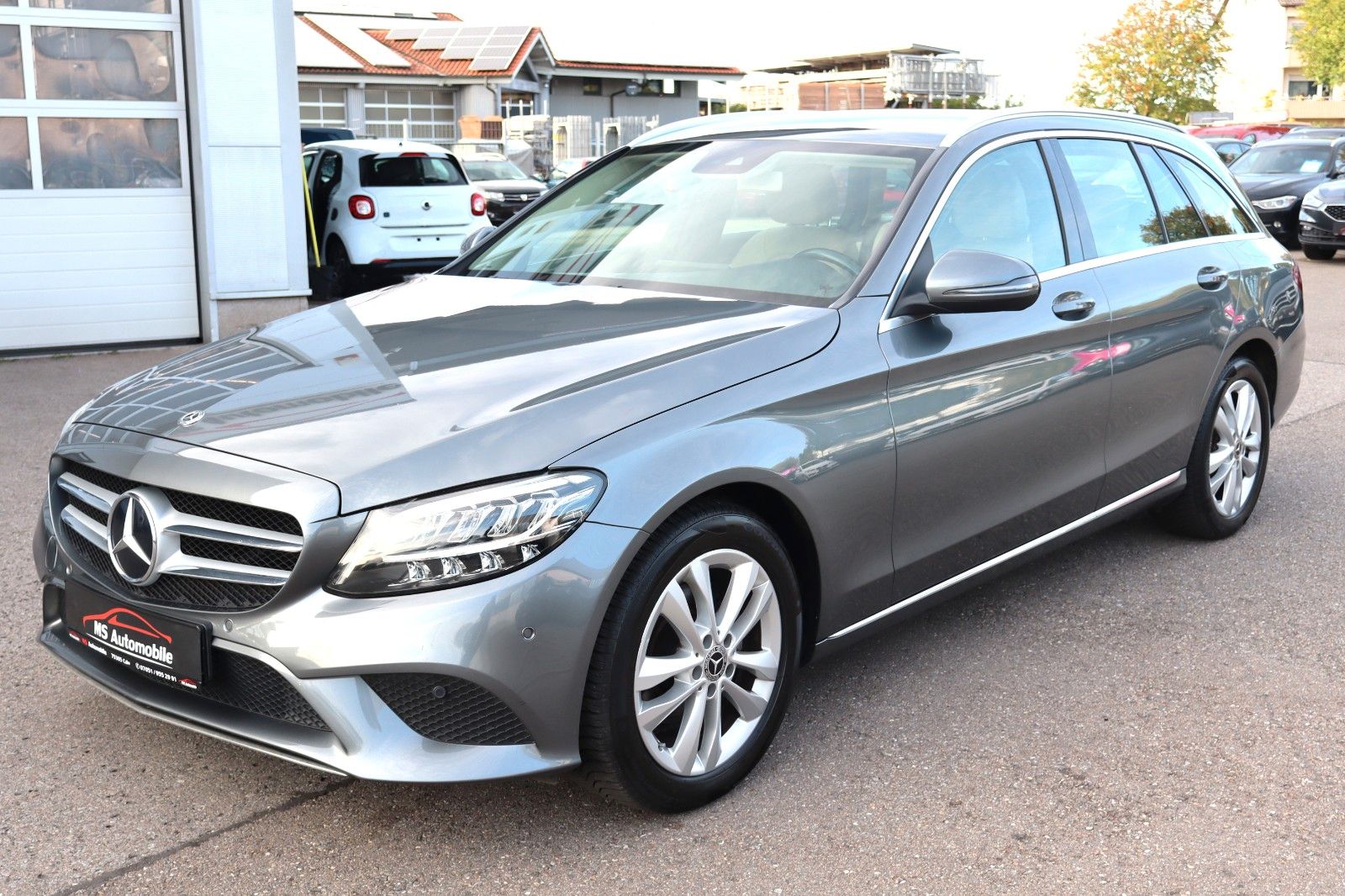 MERCEDES-BENZ C 180 T CGI Avantgarde_LED_Navi_Kamera_AHK