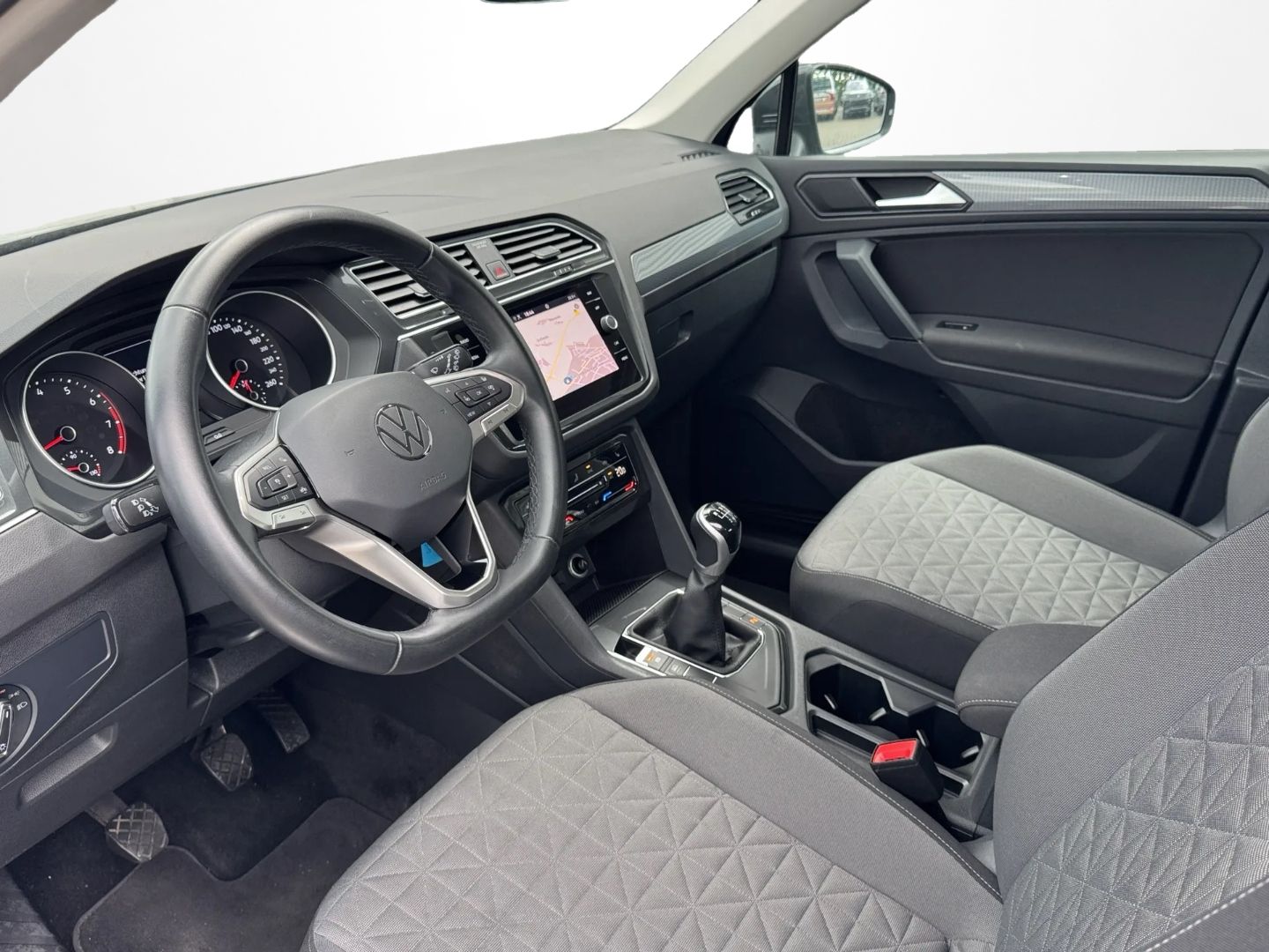 Tiguan 1.5 TSI LIFE *NAVI*LED*ACC*