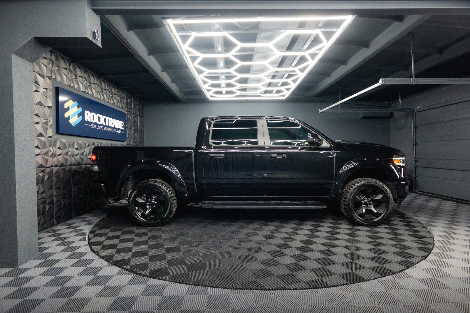 Fahrzeugabbildung Dodge RAM 3.6 V6 4x4 OFFROAD LARAMIE BLACK EDITION LED