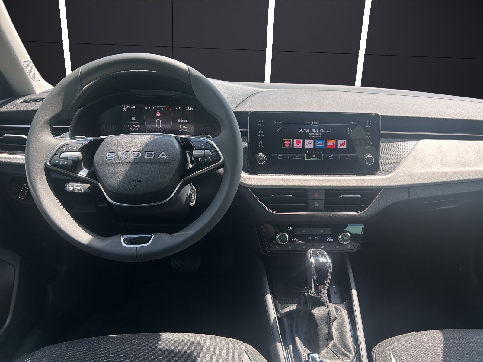 Fahrzeugabbildung SKODA Kamiq 1.0 DSG Selection AHK MATRIX