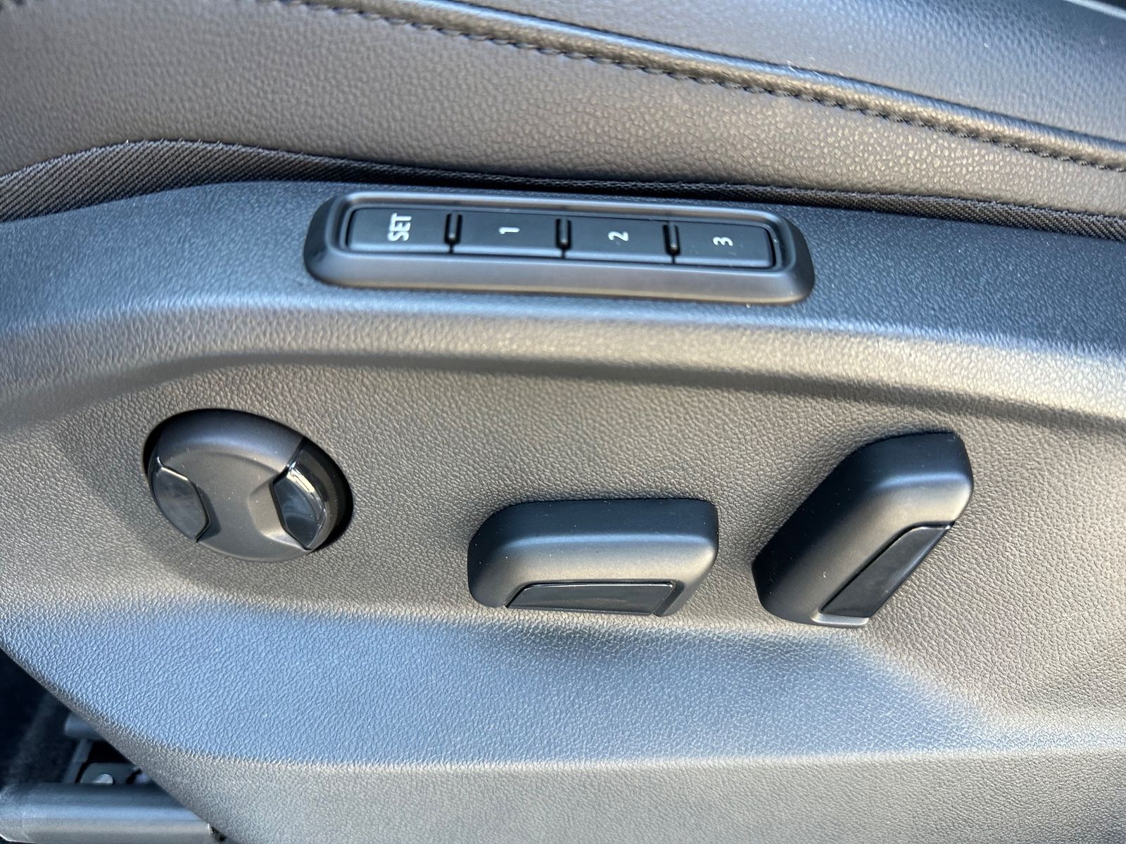 Fahrzeugabbildung SEAT Tarraco FR 4Drive 7-Sitzer NAV+LED+KAM+AHK+PANO
