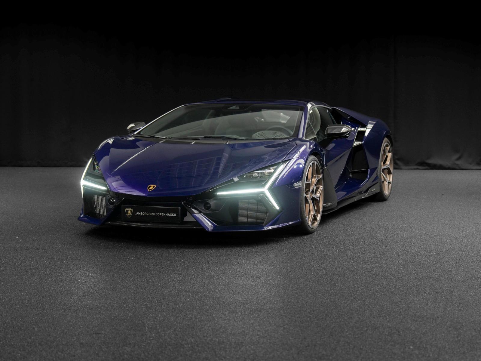 Lamborghini Revuelto - exterior carbon packages