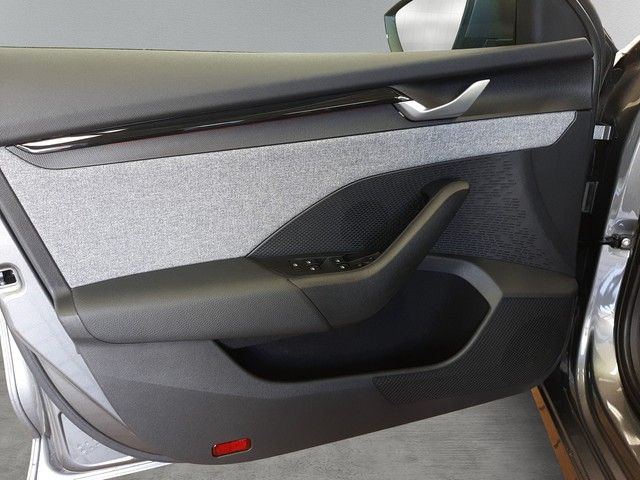 Fahrzeugabbildung Skoda Octavia Combi Selection 2.0TDI DSG PANO Leder