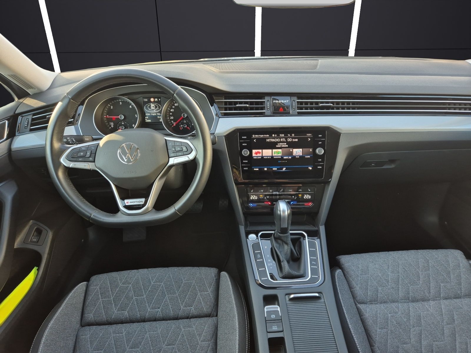 Fahrzeugabbildung Volkswagen Passat Variant TDI Business DSG 4M LED AHK Navi