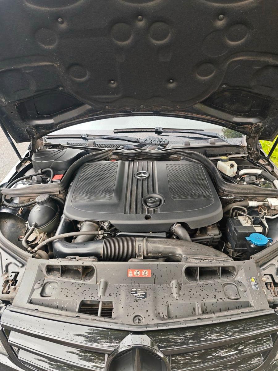 Mercedes-Benz E220 2011 — photo 9