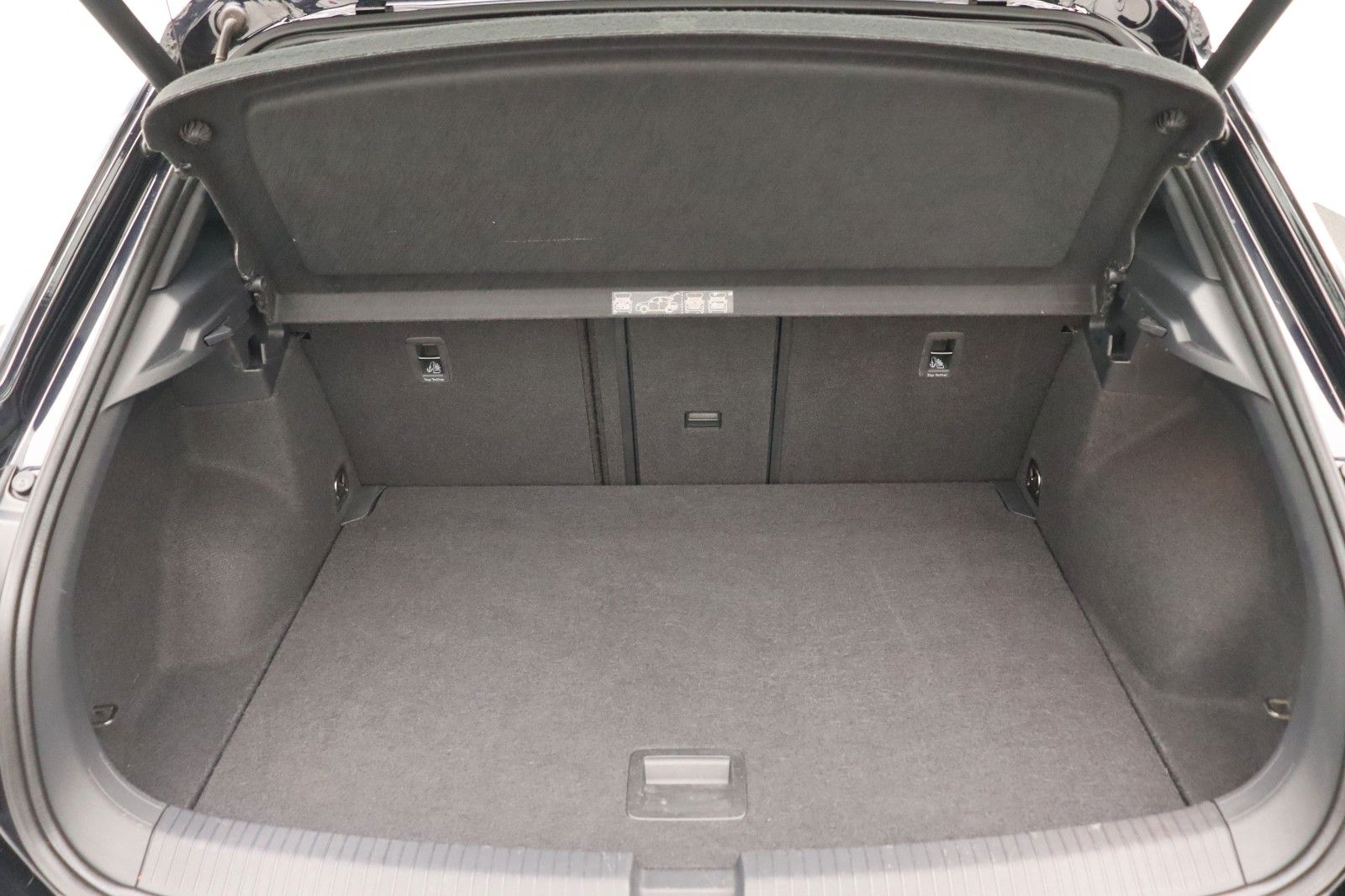 Fahrzeugabbildung Volkswagen T-Roc Sport  ACC Navi DSG LED