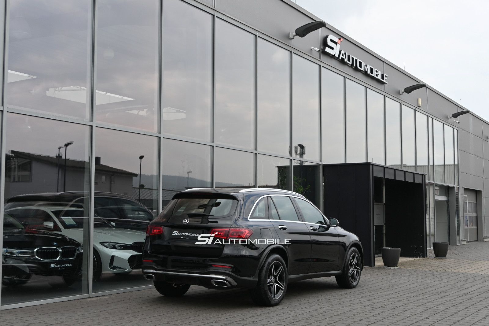 Fahrzeugabbildung Mercedes-Benz GLC 220 d 4MAT. AMG LINE °ACC°AHK°STANDHEIZ°MEMO