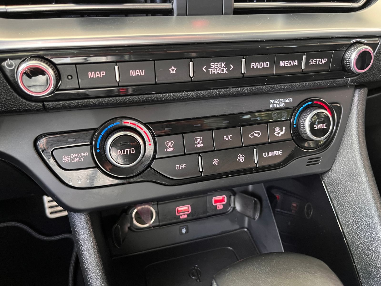 Fahrzeugabbildung Kia Niro Spirit PHEV LED NAVI LEDER SHZ AHK