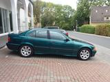 BMW 320i Oldtimer E36 unfallfrei Erstlack lagunengrü - BMW 320 aus 1993: 320i
