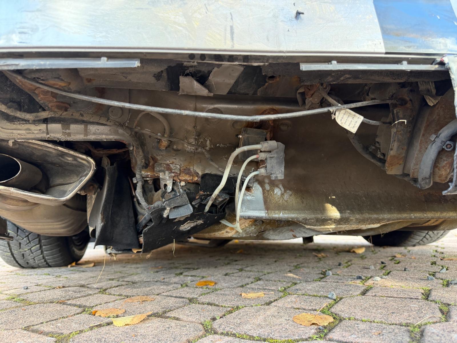 Mercedes-Benz E300 2012 — photo 27