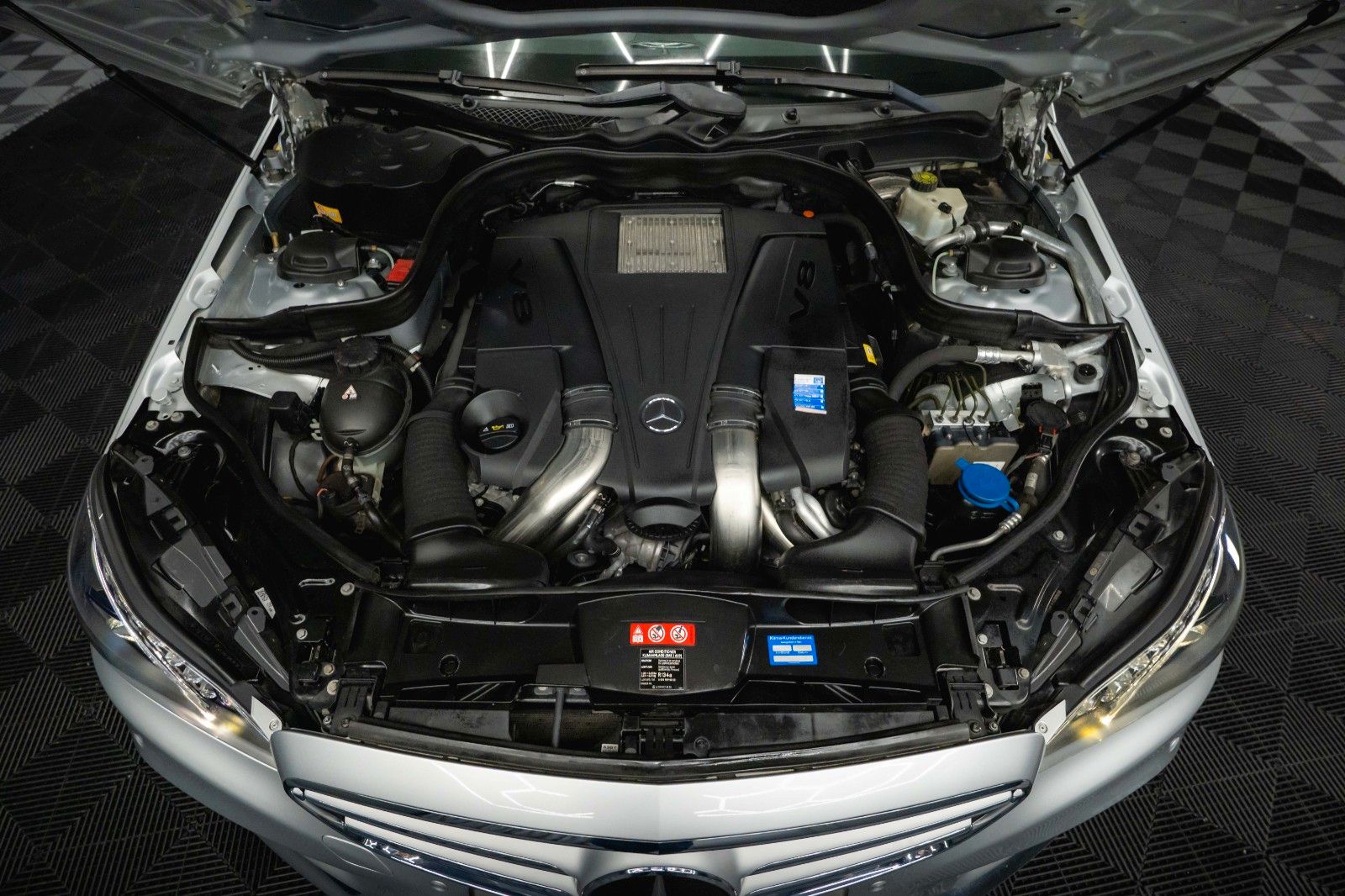 Fahrzeugabbildung Mercedes-Benz E 500 V8 CGI AMG Sport *Airmatic*Pano*ACC*H&K*