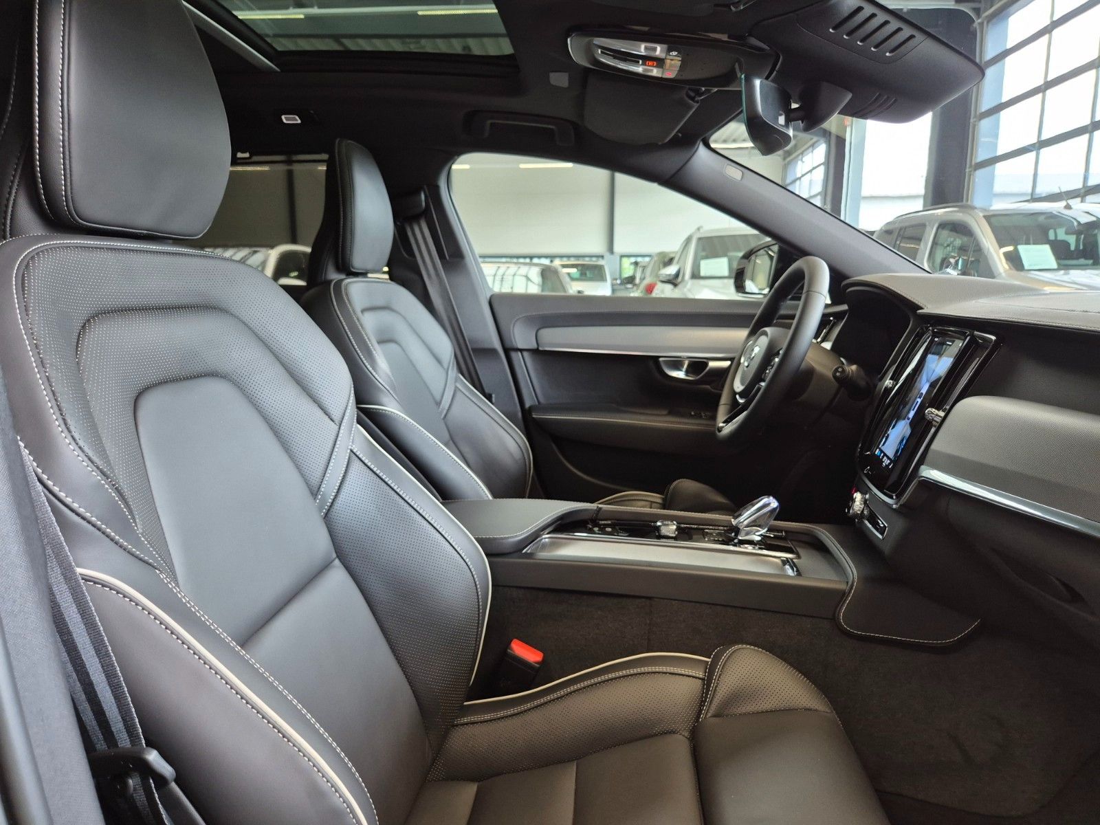 Volvo V90 B4 2.0d ULTIMATE DARK LEDER NAV LED PANO ACC foto 12