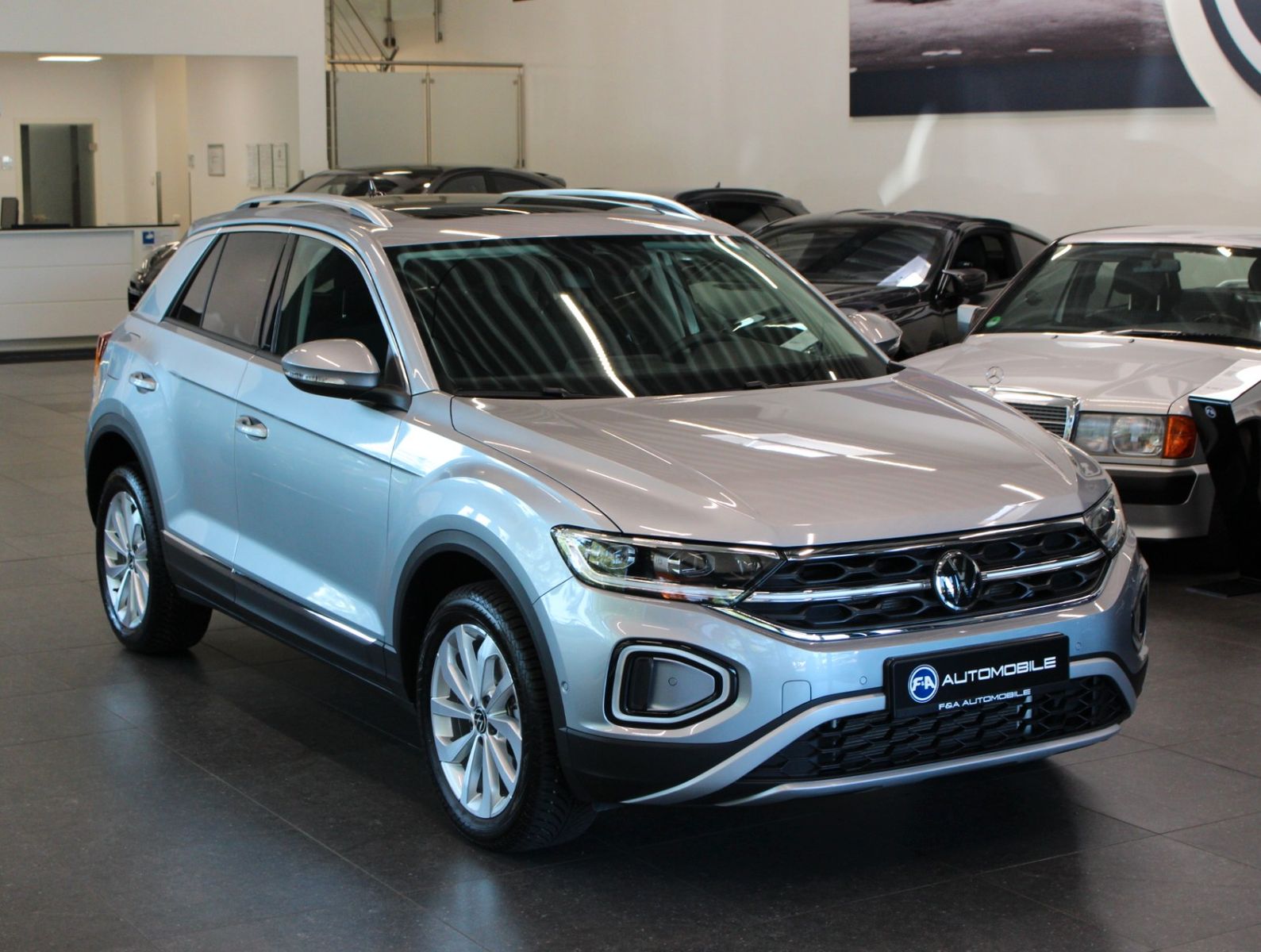 Fahrzeugabbildung Volkswagen T-Roc 1.5 TSI DSG Style*PNRM*Navi*Kamera