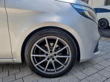Mercedes V 220 - 10