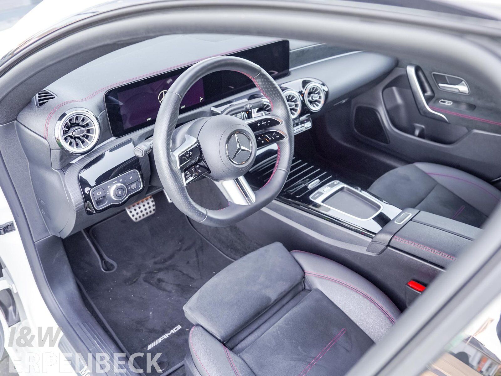 Fahrzeugabbildung Mercedes-Benz CLA 200 SB AMG 360° FAP Pano Night Distr Std.Hz.