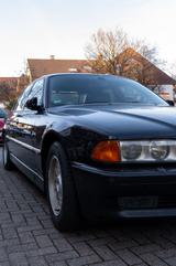 BMW 740i E38 - BMW 740: E38 740i