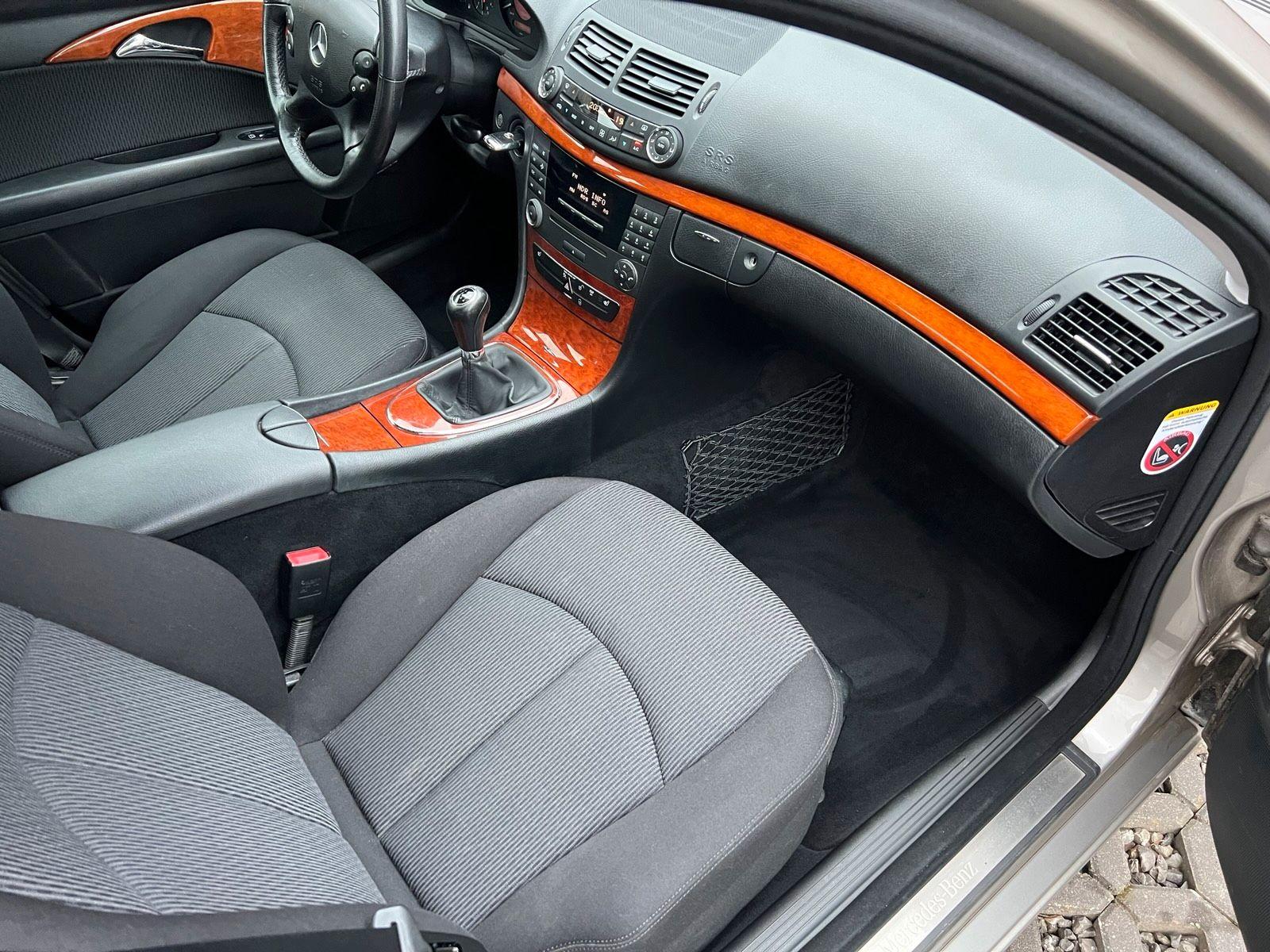 Mercedes-Benz E200 2006 — photo 12