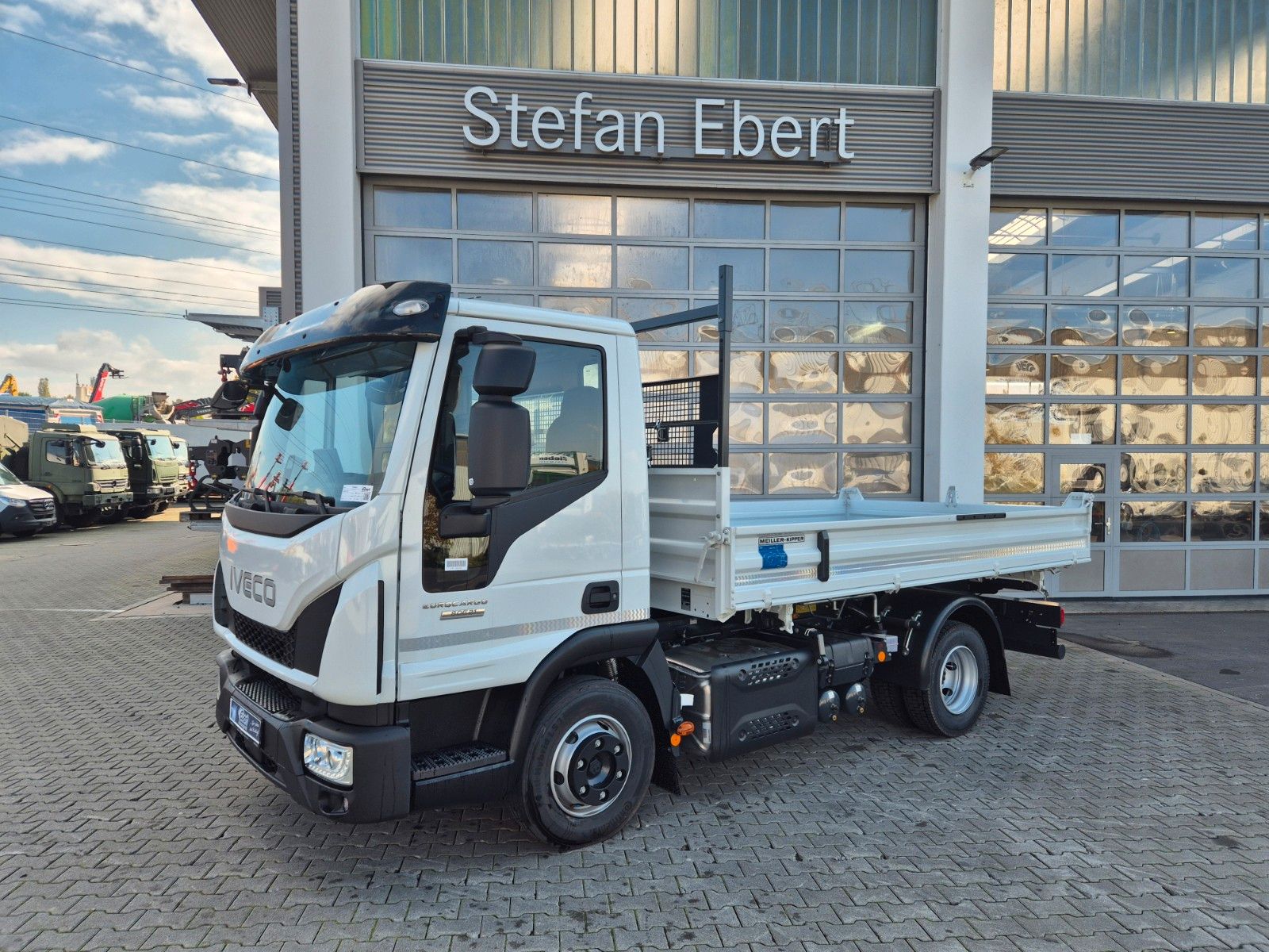 Fahrzeugabbildung Iveco Eurocargo ML80E21 Meiller 2x AHK 3 Sitze